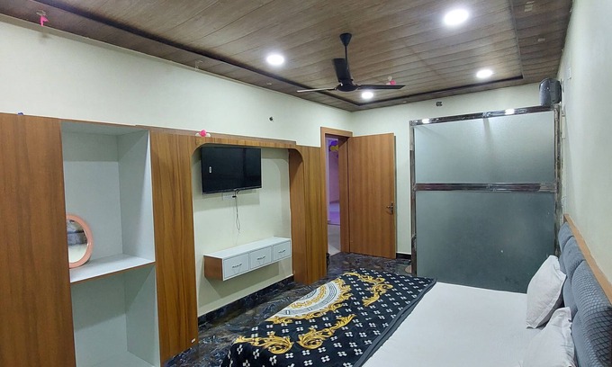 Orchha Hotel | Hotel Shree Ram Bhagwan