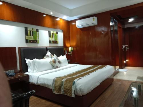 East of Kailash Hotel | Hotel Shuhul Continental By Hotel Porium
