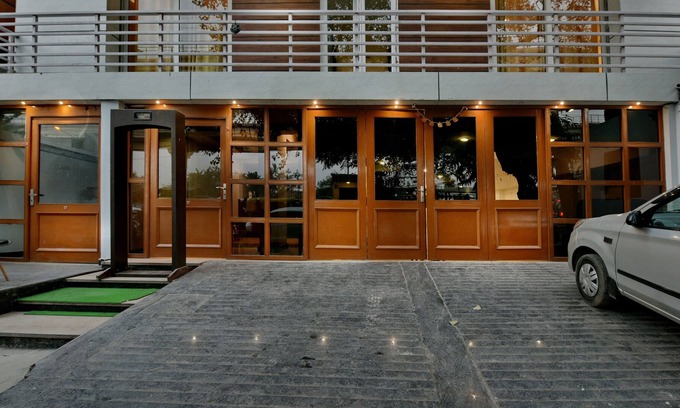 Pashim Vihar Hotel | Hotel Silver Saffron