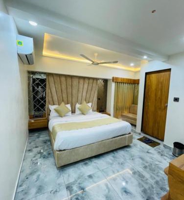 Navrangpura Hotel | Hotel Skyland