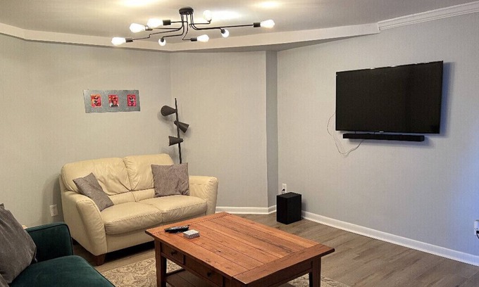 Rivermont Apartment | Hotel Style Guest Suite (w/50 in TV, & High Speedinternet wifi 600 MBPs )