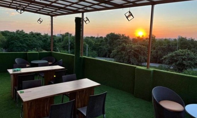 Knowledge Park III Hotel | Hotel Sunlight Brown By GRB