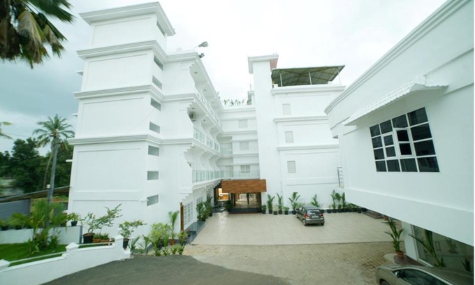 Thalassery Hotel | HOTEL SURYA