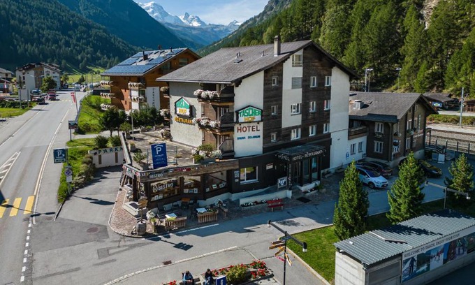 Taesch Hotel | Hotel Taescherhof