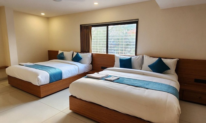 Sanwer Hotel | Hotel The Avirajan