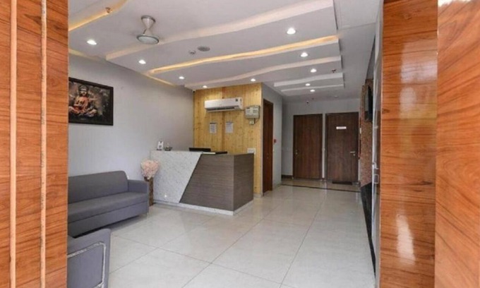 Indirapuram Hotel | Hotel The Emporio A Corporate suites