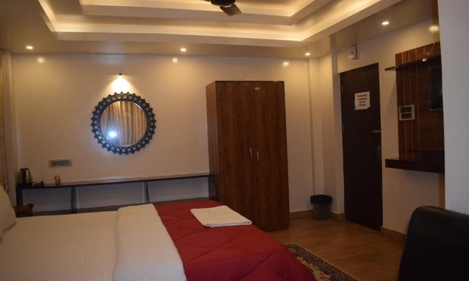 Krishnanagar Hotel | HOTEL THE PRIMIUM ( RASHIK BANGALI )