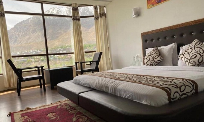 Kargil Hotel | Hotel The White Castle