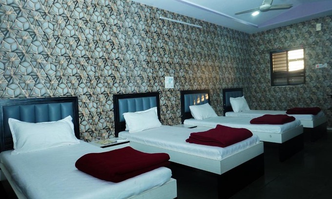 Palsana Hotel | Hotel Triangle, Surat
