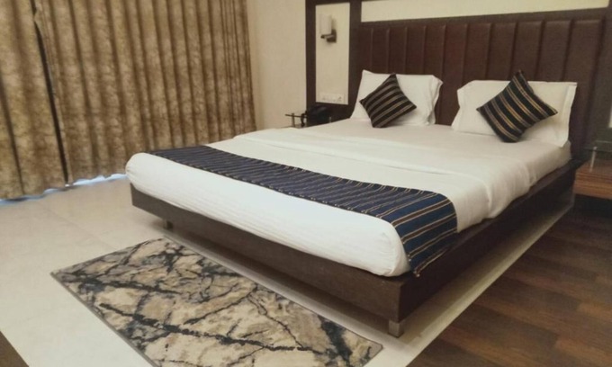 Ahmednagar Hotel | Hotel Udayanraje Palace