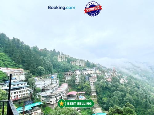 The Mall Road Hotel | HOTEL USHA PALACE ! MUSSOORIE होटल उषा पैलेस ஹோட்டல் உஷா பேலஸ் હોટેલ ઉષા પેલેસ ਹੋਟਲ ਊਸ਼ਾ ਪੈਲੇਸ near mall road hotel-with-mountain-view Spacious-Room-with-wi-fi-and-Parking-availability, best hotel in Mussoorie - 2