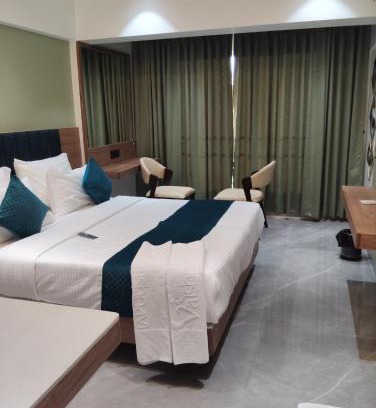 Solapur Hotel | Hotel Vaishnavi Heights, Solapur