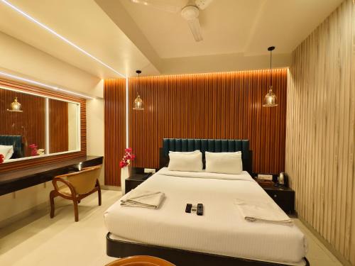 Solapur Hotel | Hotel Vaishnavi