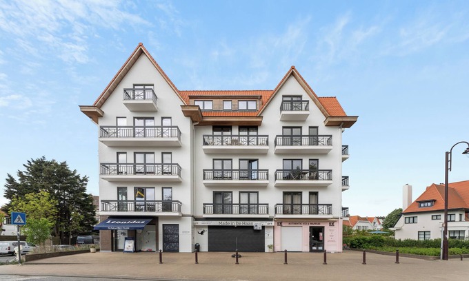 De Haan Apartment | Hotel Van Brugge D2 - Beautiful 2 bedroom apartment - view on park "La Potinière".