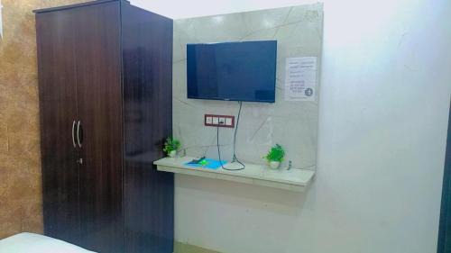 Delhi Hotel | Hotel VCR INN