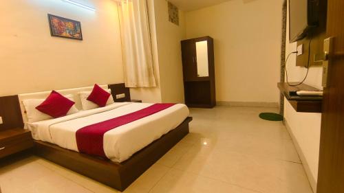 Gayariawas Hotel | Hotel Veer Palace Near Railway & Bus Station Udaipur