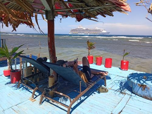 Antoneys Cay House | Hotel Victoria s Beach House