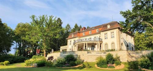 Poessneck Hotel | Hotel Villa Altenburg