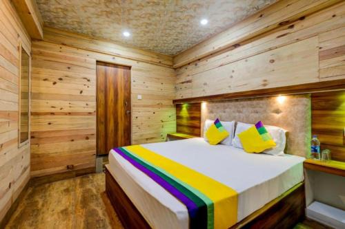 Nainital Hotel | Hotel Vinayak Nainital Near Mall Road Lake View Room