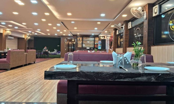 Shivalik Nagar Hotel | Hotel Vistara Grand