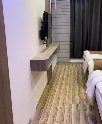 Surat Hotel | hotel we rooms