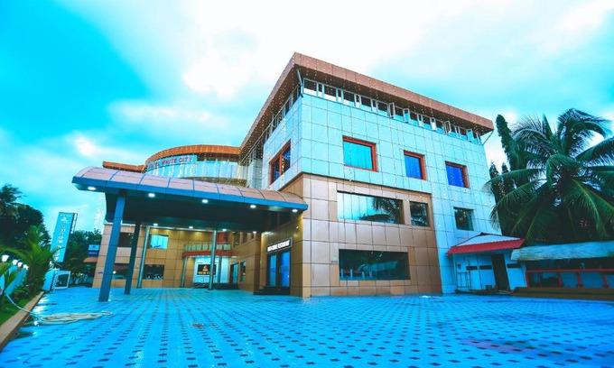 Cherai Hotel | Hotel White City