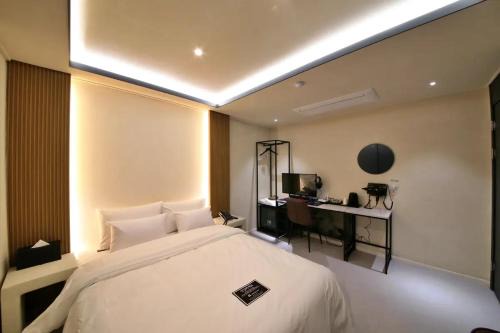 Bongmyeong-dong Hotel | Hotel141