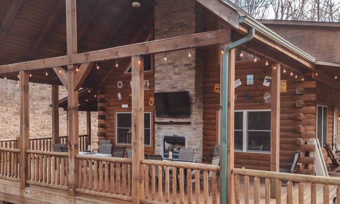 Logan Cabin | HotTub-PoolTbl-Close to Caves-Outdoor TV/Fireplace