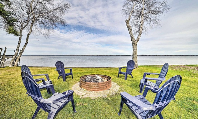 Prudenville Cottage | Houghton Lake Cottage w/New Private Deck!