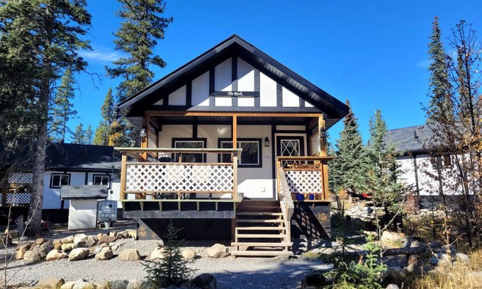 Nordegg House | House ∙ 1 bedroom ∙ 4 guests