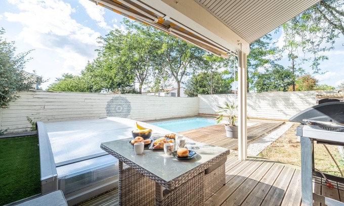 Saint-Simon Villa | House 11 adults & metro access in Toulouse. Perfect for family & colleagues