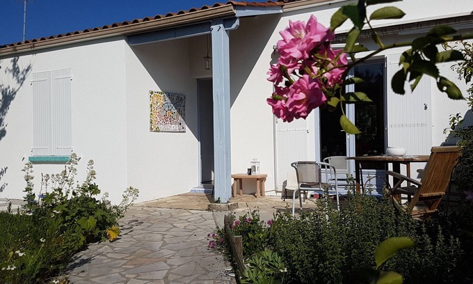 Mornac-sur-Seudre House | House 115 m2 VIDEO in one of the most beautiful villages in France 12 km from the beach