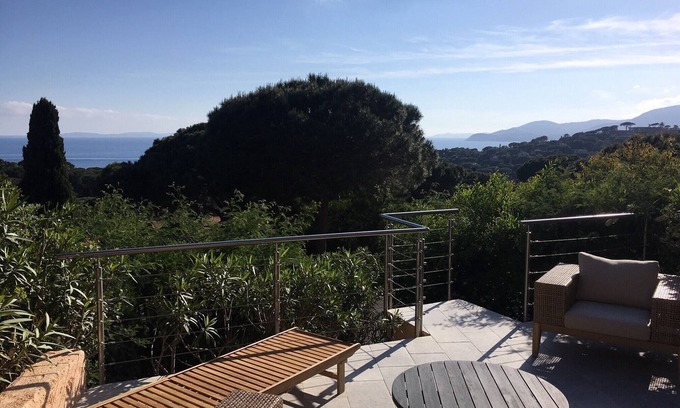 La Croix-Valmer House | House 2 steps from Ramatuelle 180 degree sea view, walking distance to the beach