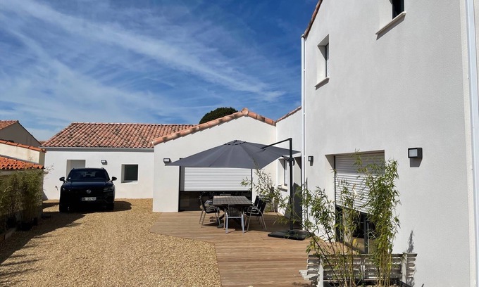 Jard-sur-Mer House | House 250 m2 for 16 travellers in the heart of Jard sur mer. 8 bedrooms 4 bathrooms 4 WC