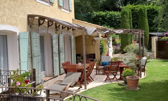 Tourrettes-sur-Loup Villa | House 3 bedrooms, 2 bathrooms 3 wc, for 6 people with swimming pool.