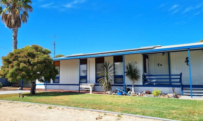 Port Hughes House | House ∙ 3 bedrooms ∙ 7 guests