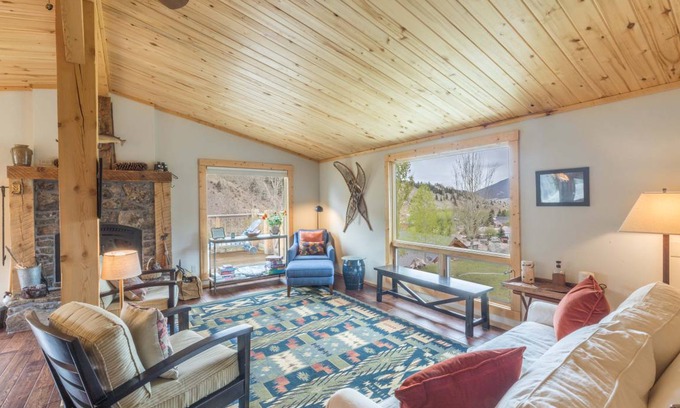 Creede House | House ∙ 3 bedrooms ∙ 8 guests