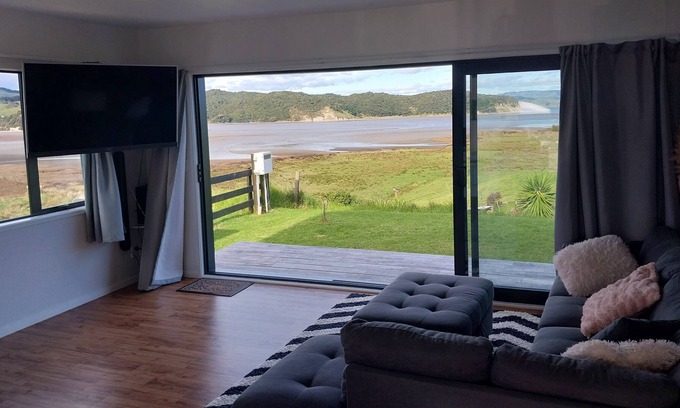 Kawhia House | House, 3 min drive to Kāwhia town