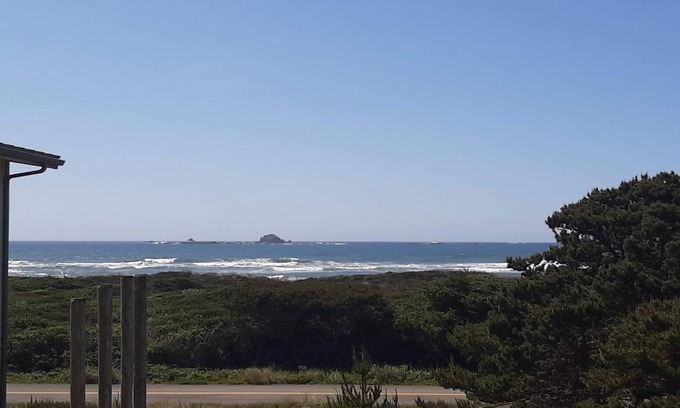 Gold Beach House | House ∙ 4 bedrooms ∙ 10 guests