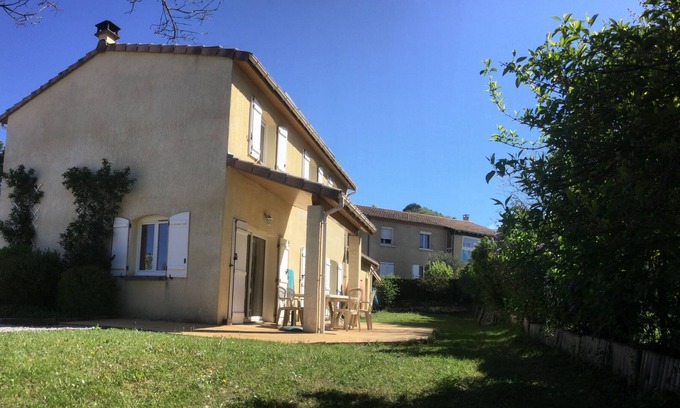 Die Villa | House 5 bedrooms / 9 places in a quiet area 5 minutes walk from the SNCF train station and the city center