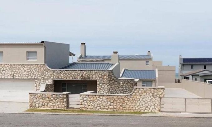 Struisbaai House | House ∙ 7 bedrooms ∙ 14 guests