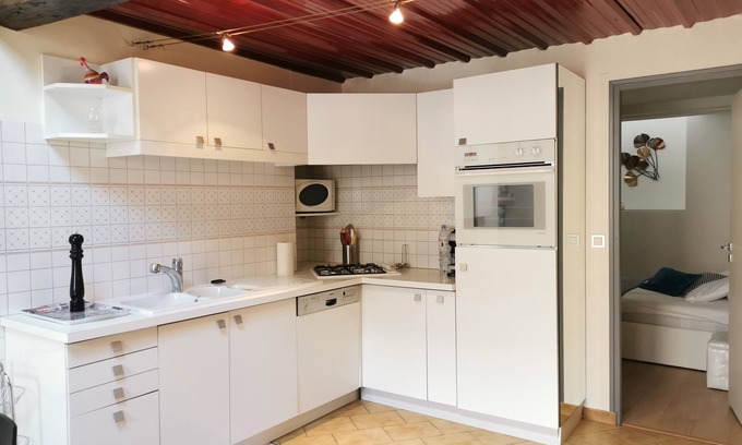 Cahors Old Town House | House 75m2 air-conditioned + garage, all comforts, located medieval center Cahors.