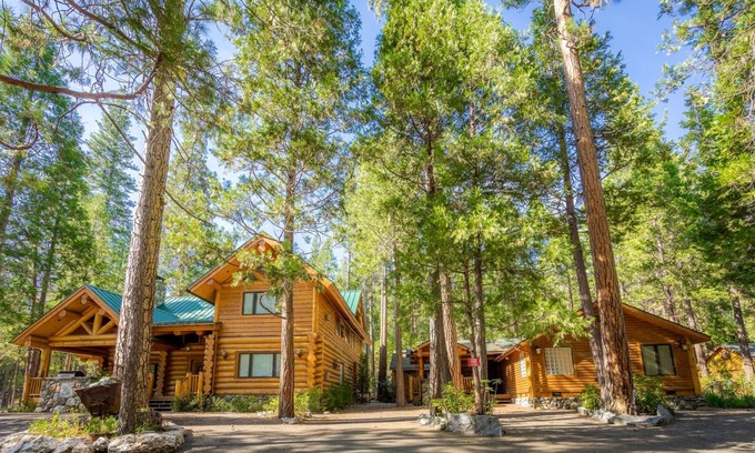 North Wawona House | House ∙ 8 bedrooms ∙ 22 guests
