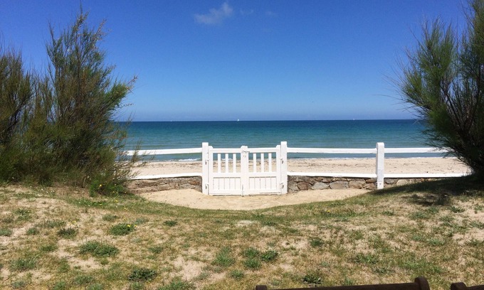 Urville-Nacqueville House | House ALL COMFORT, NICE GARDEN, FEET IN THE WATER, DIRECT BEACH ACCESS
