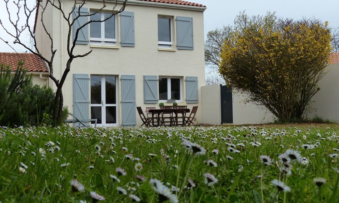 La Rochelle House | HOUSE BETWEEN OLD PORT AND MINIMES