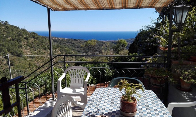 Tovo Faraldi House | House between sea and sky - Tovo Faraldi