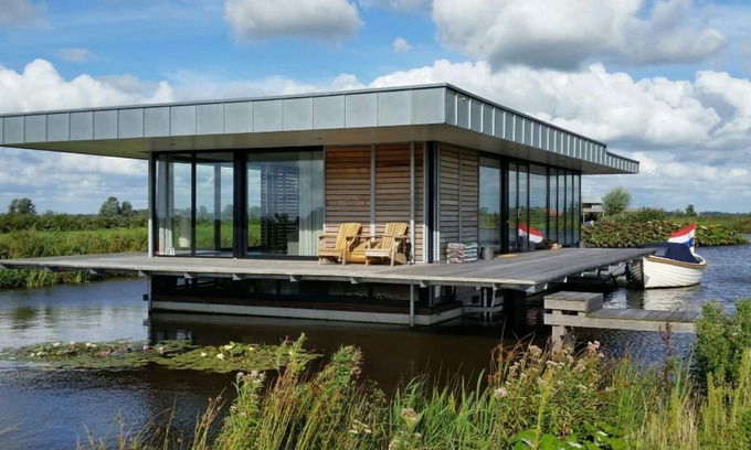 Goengahuizen Boat Rental | House boat in Goengahuizen with sauna