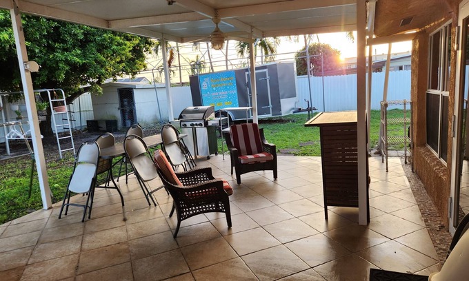 Hialeah House | House close to shopping and more-18 minutes to airport-25 minutes to beaches.