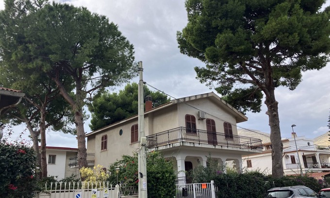 Partanna Villa | House crilulu al mar Bright and breezy large villa 10 minutes from the beach