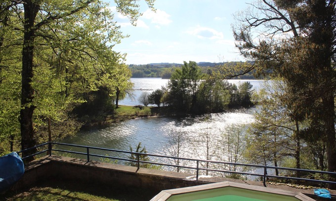Saint-Gerons Ski Chalet | house discreet nature chalet calm and peaceful swimming pool lake fishing